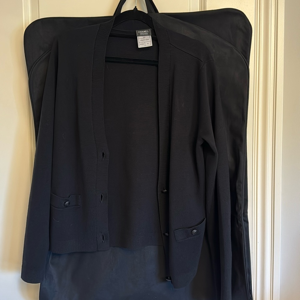 Chanel sweater black in perfect condition size medium